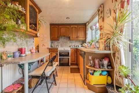 2 bedroom semi-detached house to rent, Malone Road, Woodley, Reading, RG5