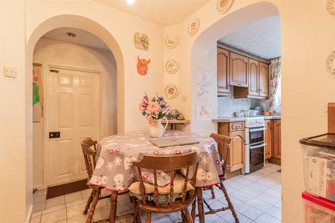 2 bedroom semi-detached house to rent, Malone Road, Woodley, Reading, RG5