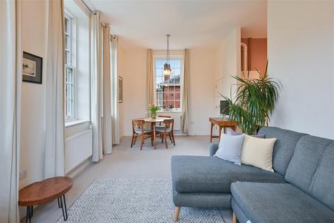 2 bedroom flat for sale, Sherwood Way, Epsom