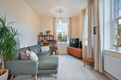 2 bedroom flat for sale, Sherwood Way, Epsom