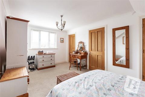 4 bedroom bungalow for sale, Alma Avenue, Hornchurch, RM12