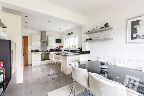 4 bedroom bungalow for sale, Alma Avenue, Hornchurch, RM12
