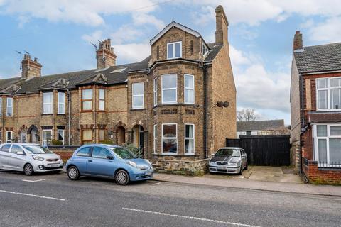 5 bedroom end of terrace house for sale, London Road South, Pakefield