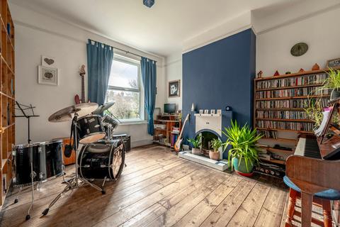 5 bedroom end of terrace house for sale, London Road South, Pakefield