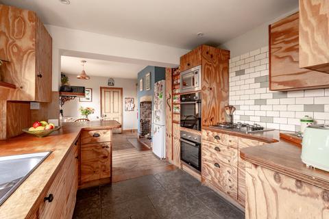 5 bedroom end of terrace house for sale, London Road South, Pakefield