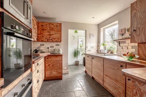 5 bedroom end of terrace house for sale, London Road South, Pakefield