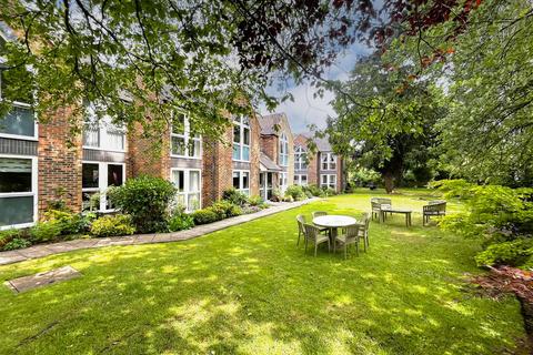 2 bedroom flat for sale, Westbury Court, Coten End, Warwick