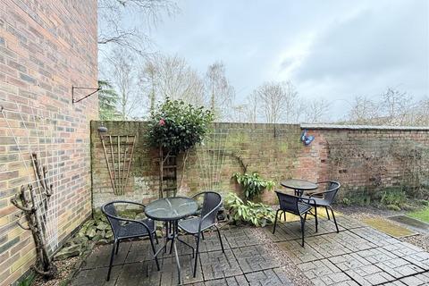 2 bedroom flat for sale, Westbury Court, Coten End, Warwick