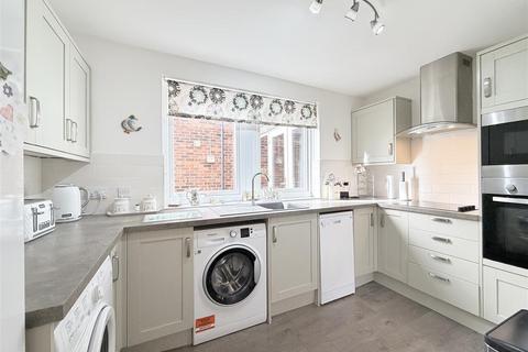 2 bedroom flat for sale, Westbury Court, Coten End, Warwick