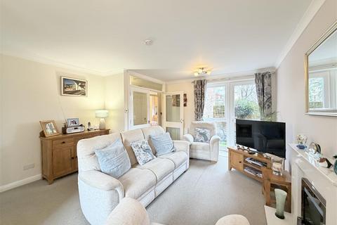 2 bedroom flat for sale, Westbury Court, Coten End, Warwick