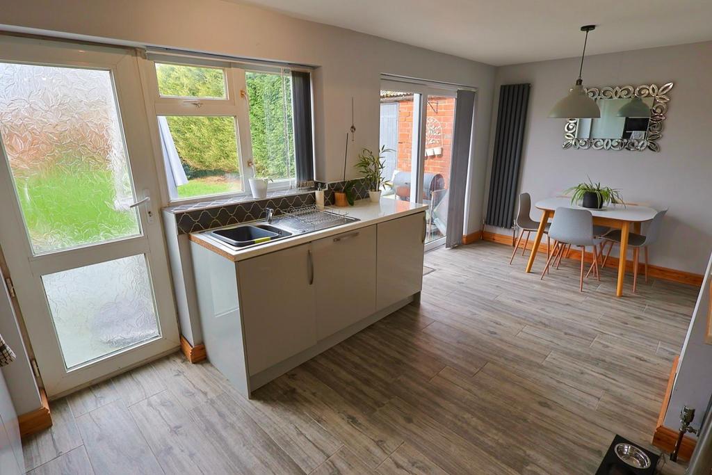 Kitchen / Diner