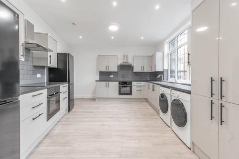 Studio to rent, High Street, Watford, Bushey, WD23