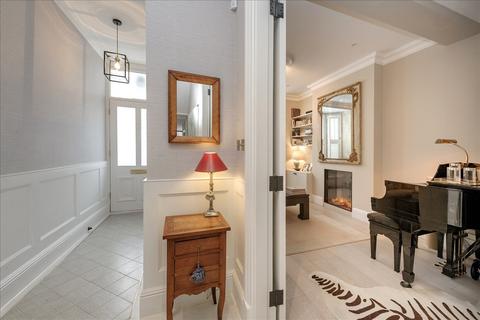 4 bedroom house for sale, Macfarlane Road, Shepherd's Bush W12
