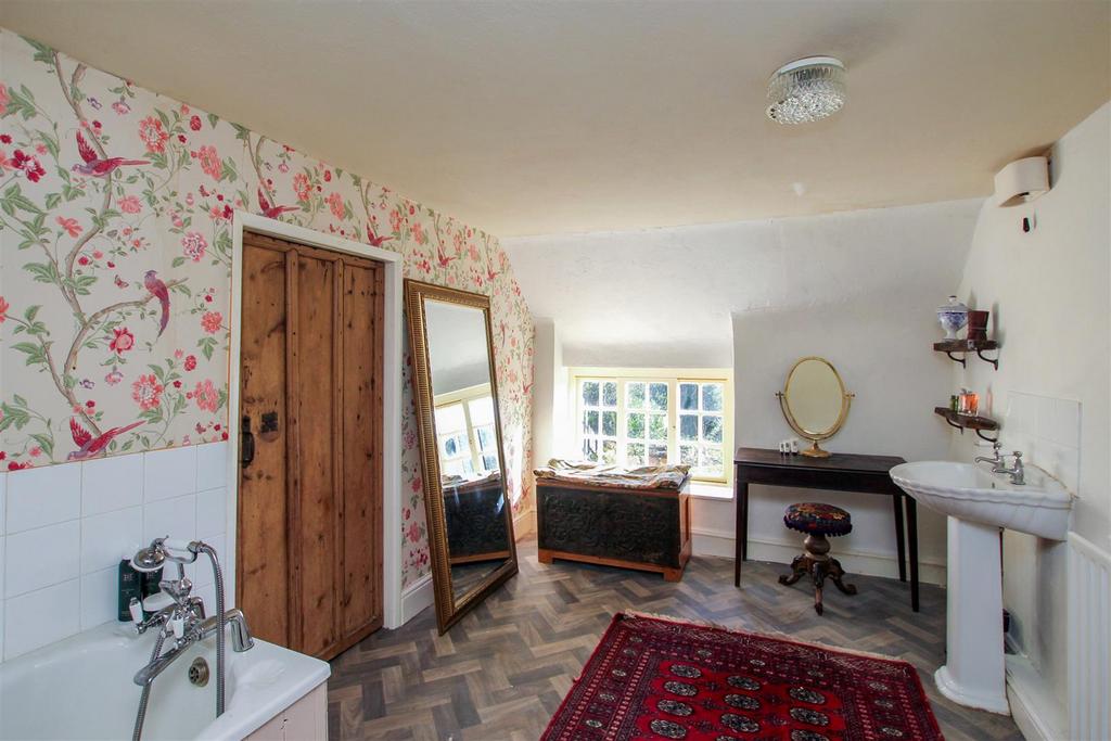 En-Suite Bathroom.JPG