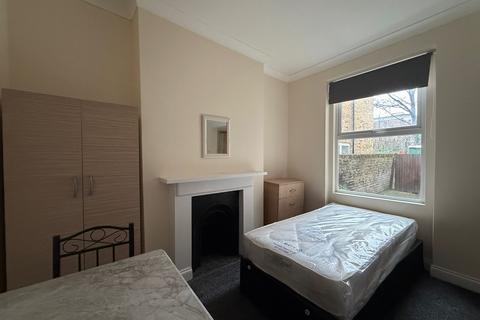 Studio to rent, Sparsholt Road, London N19