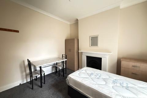 Studio to rent, Sparsholt Road, London N19