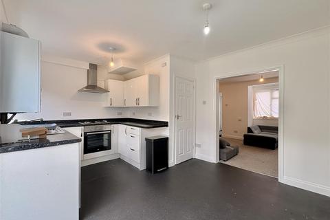 3 bedroom terraced house to rent, Fairfax Drive, Westcliff-On-Sea