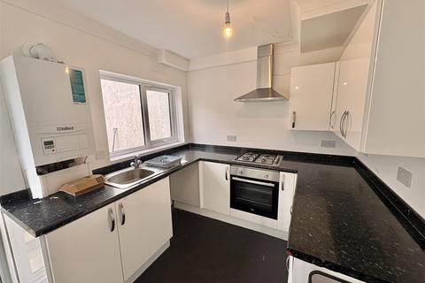 3 bedroom terraced house to rent, Fairfax Drive, Westcliff-On-Sea