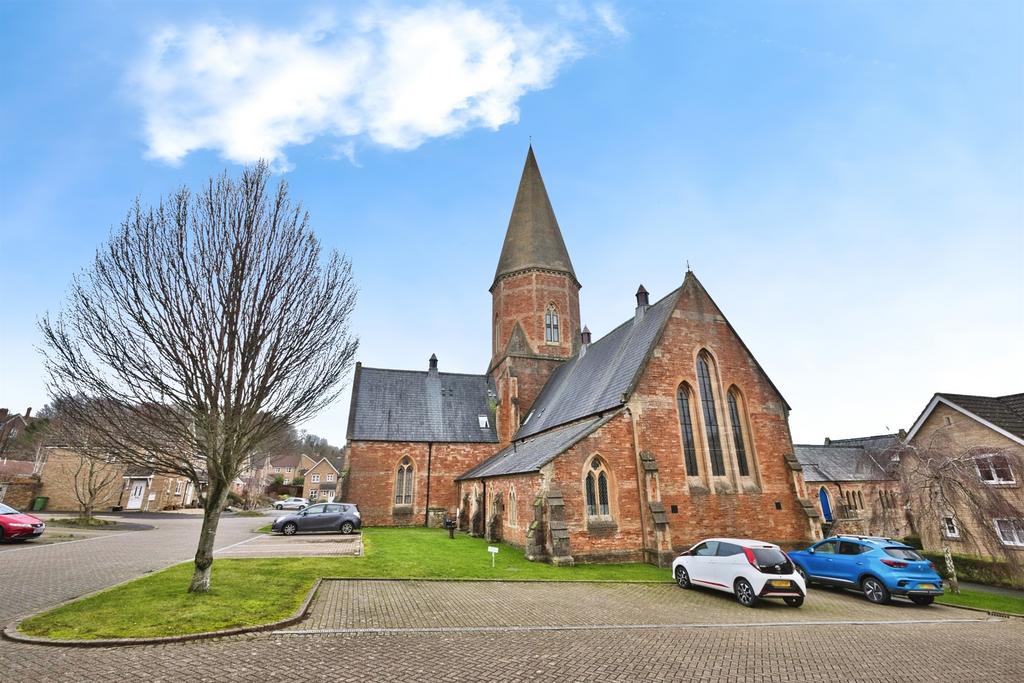 4 bedroom end of terrace house for sale