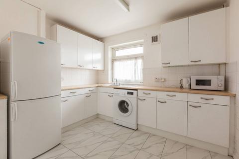3 bedroom flat for sale, London E3