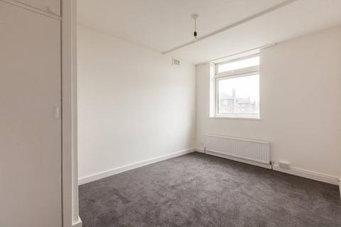 3 bedroom flat for sale, London E3