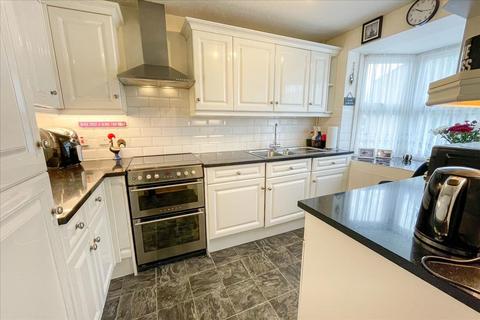 3 bedroom terraced house for sale, Ruscombe Way, Feltham, Middlesex, TW14