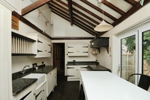 4 bedroom character property for sale, Norwich Road, Dereham