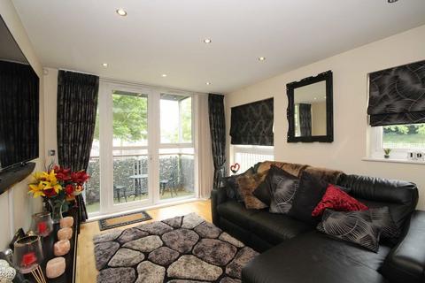 2 bedroom bungalow to rent, Langhorn Drive, Twickenham TW2