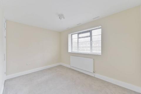 2 bedroom flat to rent, Wandsworth Road, Vauxhall, London, SW8