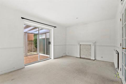 3 bedroom semi-detached house for sale, Althorp Gardens, Pershore