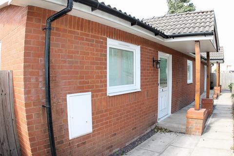 2 bedroom bungalow to rent, Canal Walk, Rudheath, Northwich, CW9