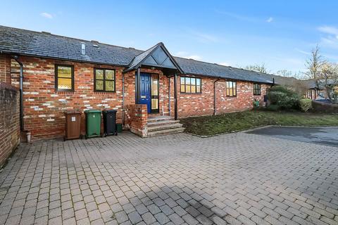 3 bedroom terraced house to rent, Butlers Pond, Whitchurch Hill