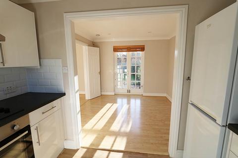 3 bedroom terraced house to rent, Butlers Pond, Whitchurch Hill