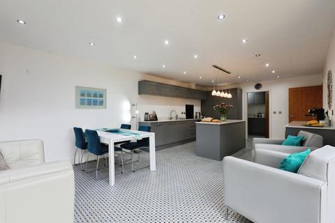 5 bedroom detached house for sale, Walnut Close, Little Kineton, Warwick