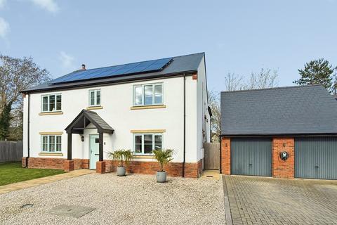 5 bedroom detached house for sale, Walnut Close, Little Kineton, Warwick