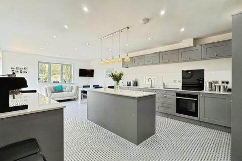 5 bedroom detached house for sale, Walnut Close, Little Kineton, Warwick