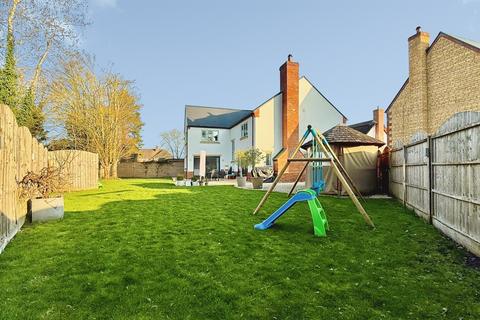 5 bedroom detached house for sale, Walnut Close, Little Kineton, Warwick