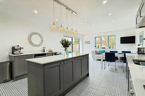 5 bedroom detached house for sale, Walnut Close, Little Kineton, Warwick