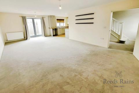 3 bedroom terraced house to rent, Lady Smith Court, North Yorkshire YO8