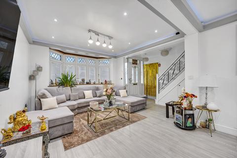 3 bedroom semi-detached house for sale, Nevis Close, Rise Park, RM1