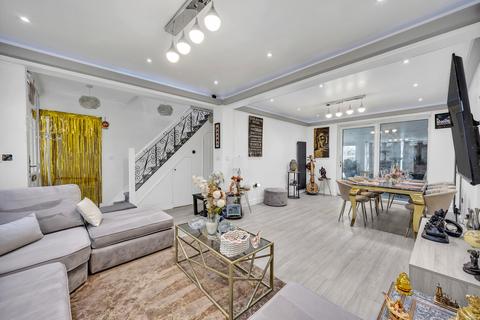 undefined, Nevis Close, Rise Park, RM1