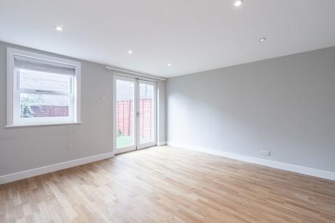 2 bedroom ground floor flat to rent, 25 Salisbury Place Langton Road