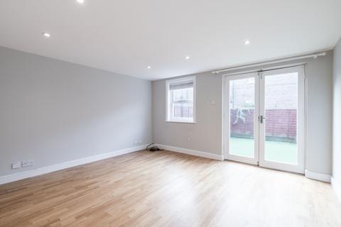 2 bedroom ground floor flat to rent, 25 Salisbury Place Langton Road