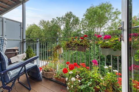 2 bedroom flat for sale, Sovereign Way, Tonbridge