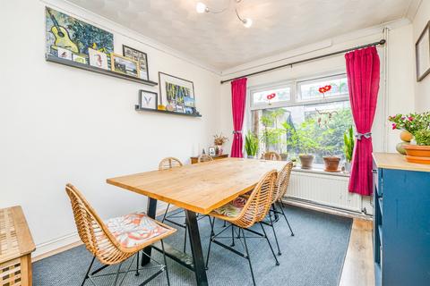 undefined, Bryn Pinwydden, Pentwyn, Cardiff