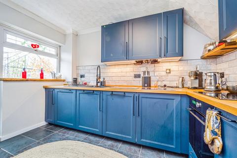 undefined, Bryn Pinwydden, Pentwyn, Cardiff