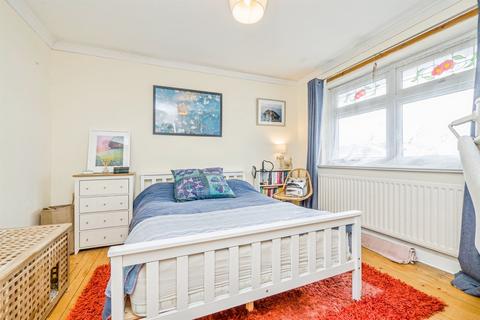 undefined, Bryn Pinwydden, Pentwyn, Cardiff