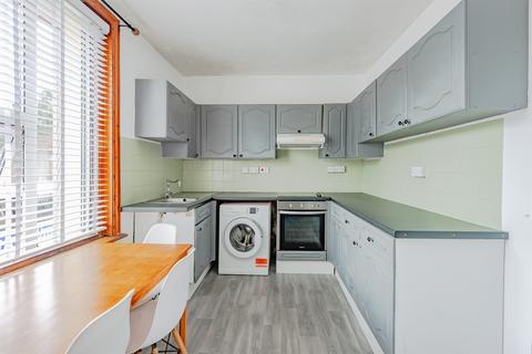 2 bedroom flat for sale, Top Road, East Grinstead