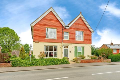 2 bedroom flat for sale, Top Road, East Grinstead