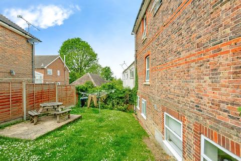 2 bedroom flat for sale, Top Road, East Grinstead